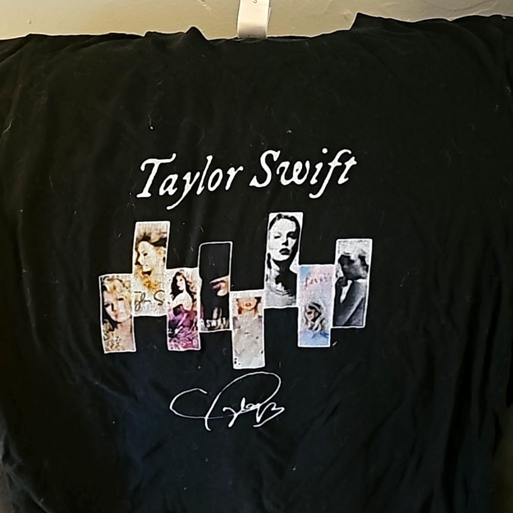 TAYLOR Swiftie shirt